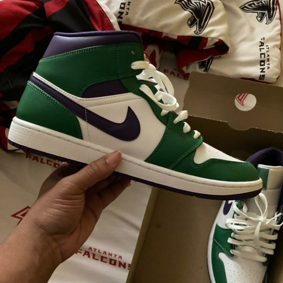 Jordan 1s dunks